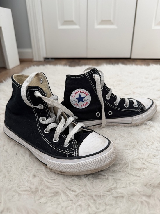 Converse Other - Converse Black and White High Top Sneakers
